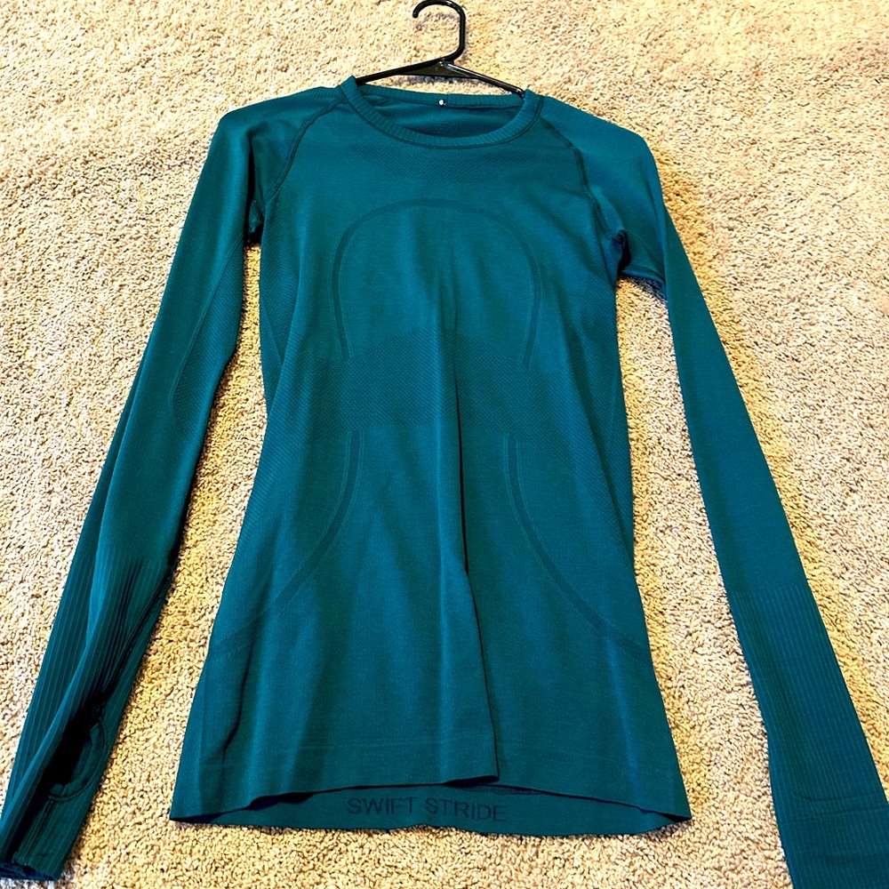Lululemon swiftly tech long sleeve sz 6